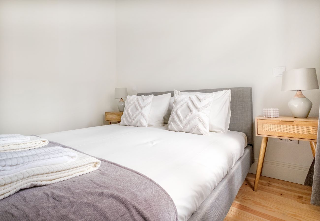 Apartment in Porto - Art Deco 12 Luxury 2BR Apartment Downtown Metro AC