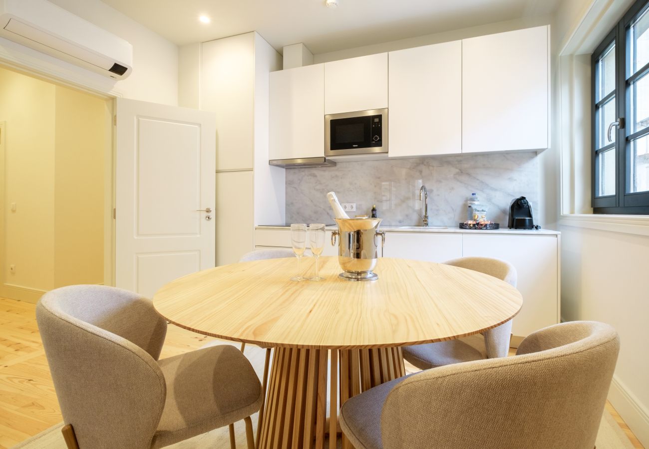 Apartment in Porto - Art Deco 12 Luxury 2BR Apartment Downtown Metro AC