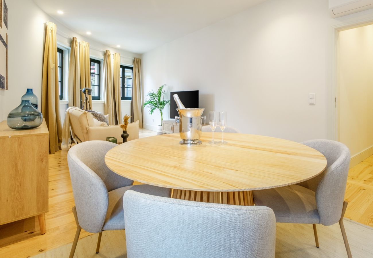 Apartment in Porto - Art Deco 12 Luxury 2BR Apartment Downtown Metro AC