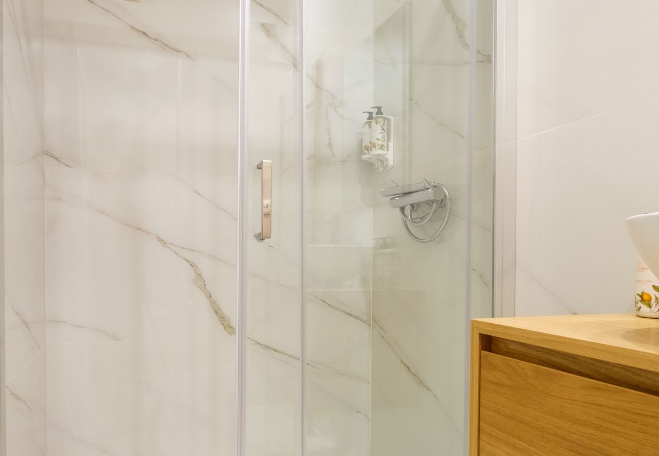 Apartment in Porto - Art Deco 32 Luxury 2BR Apartment Downtown Metro AC