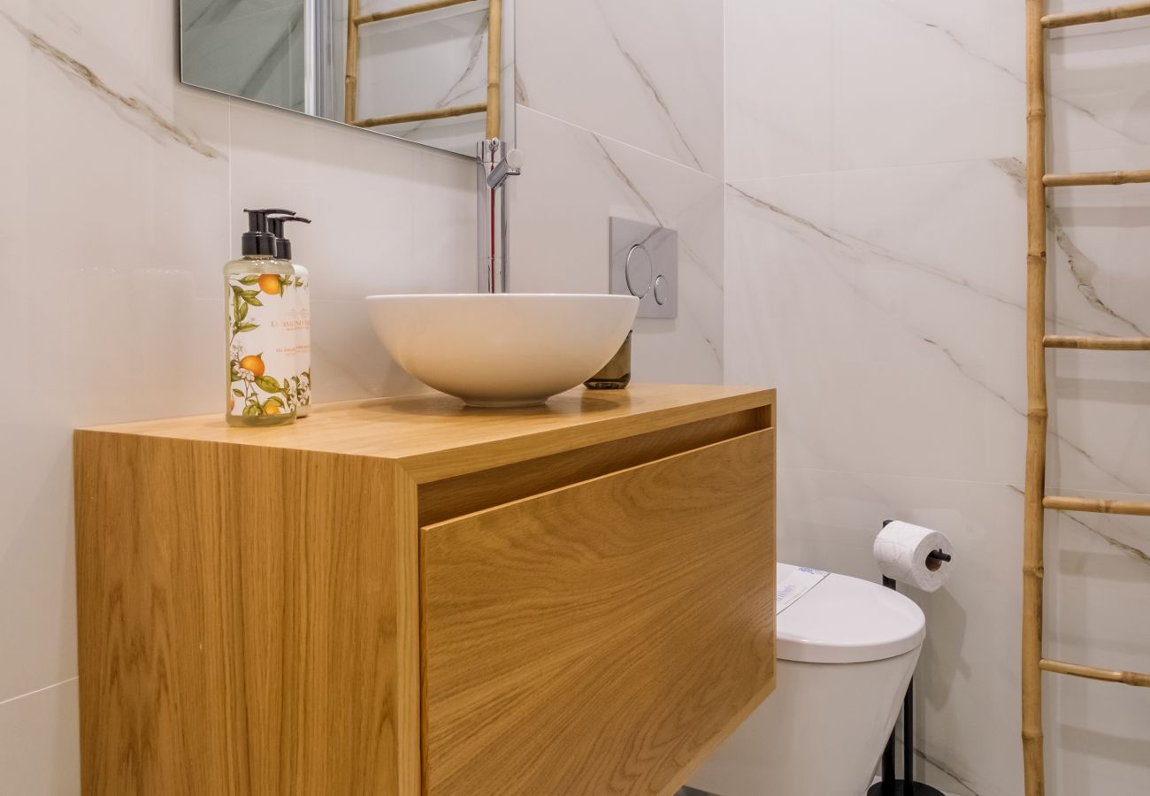 Apartment in Porto - Art Deco 32 Luxury 2BR Apartment Downtown Metro AC