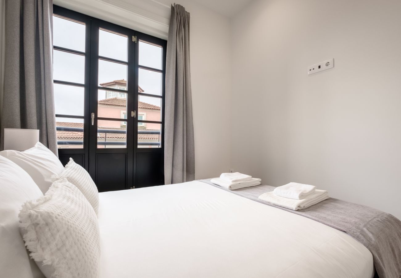 Apartment in Porto - Art Deco 32 Luxury 2BR Apartment Downtown Metro AC