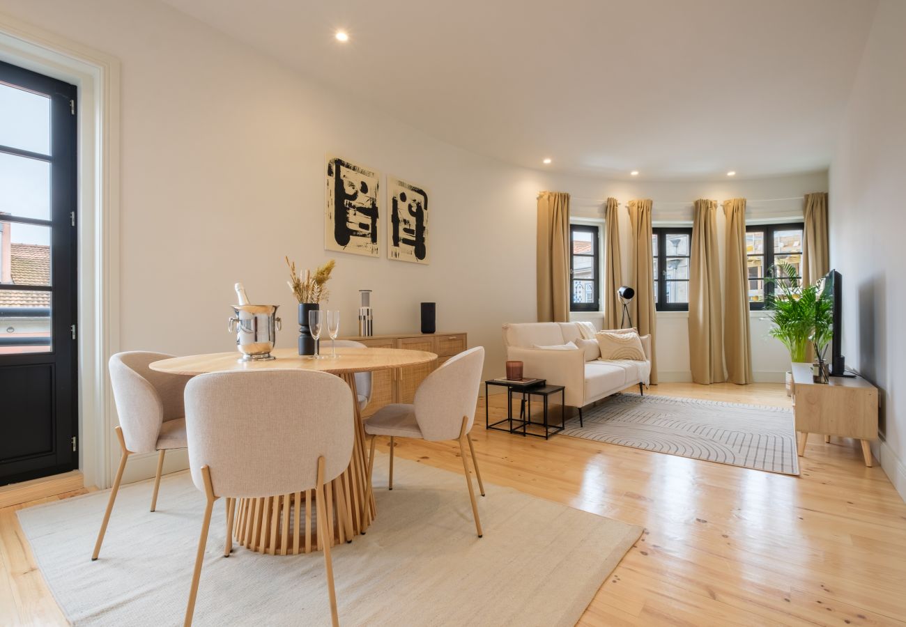 Apartment in Porto - Art Deco 32 Luxury 2BR Apartment Downtown Metro AC