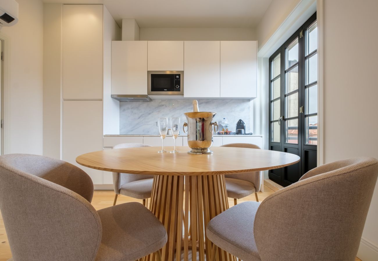 Apartment in Porto - Art Deco 32 Luxury 2BR Apartment Downtown Metro AC