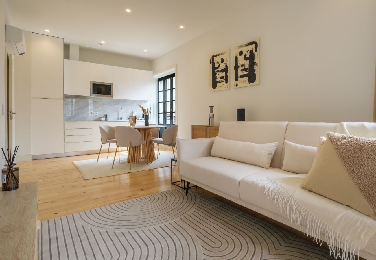 Apartment in Porto - Art Deco 32 Luxury 2BR Apartment Downtown Metro AC