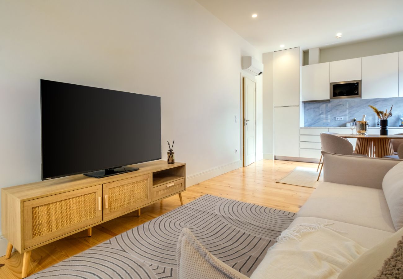 Apartment in Porto - Art Deco 32 Luxury 2BR Apartment Downtown Metro AC