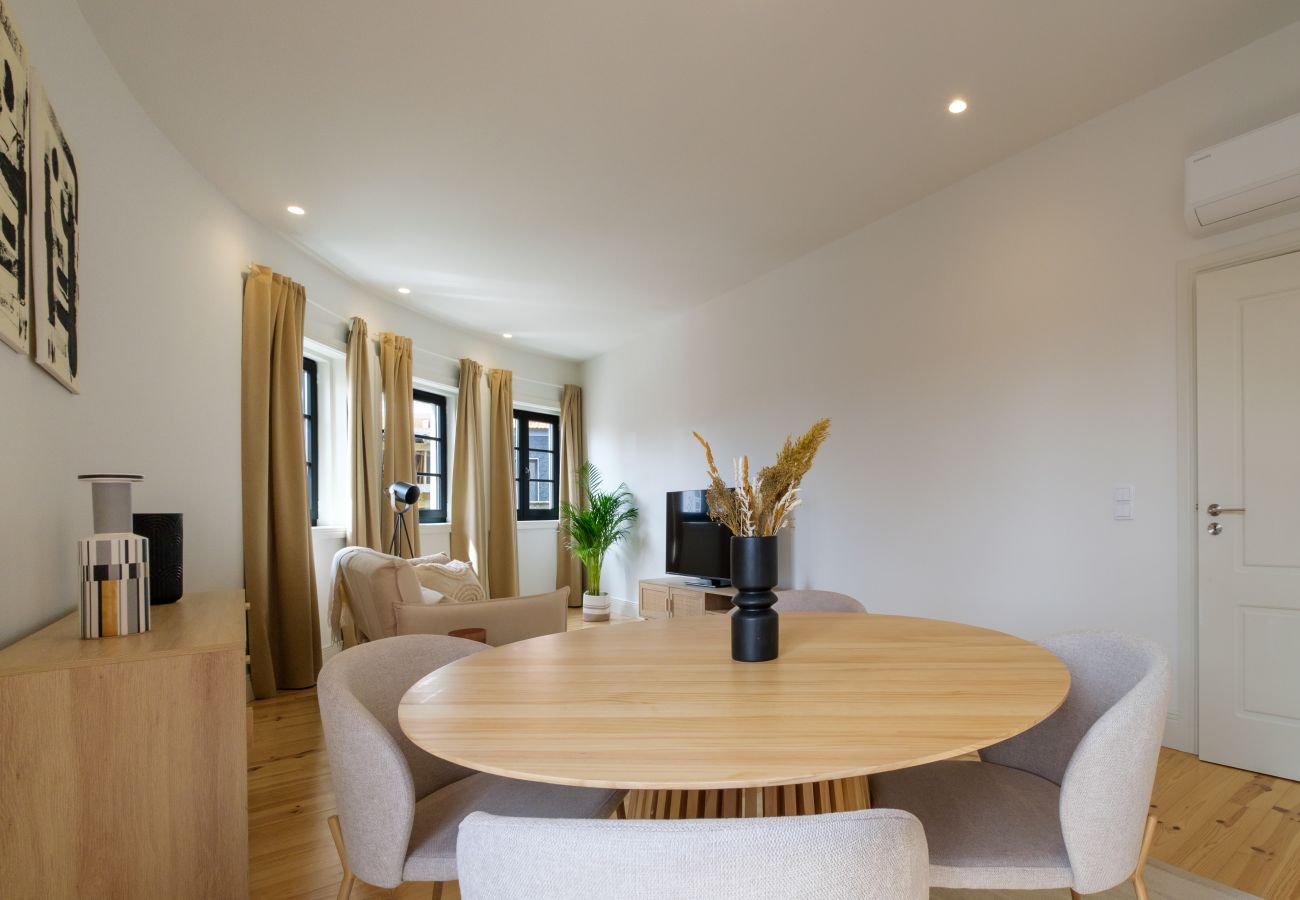 Apartment in Porto - Art Deco 32 Luxury 2BR Apartment Downtown Metro AC