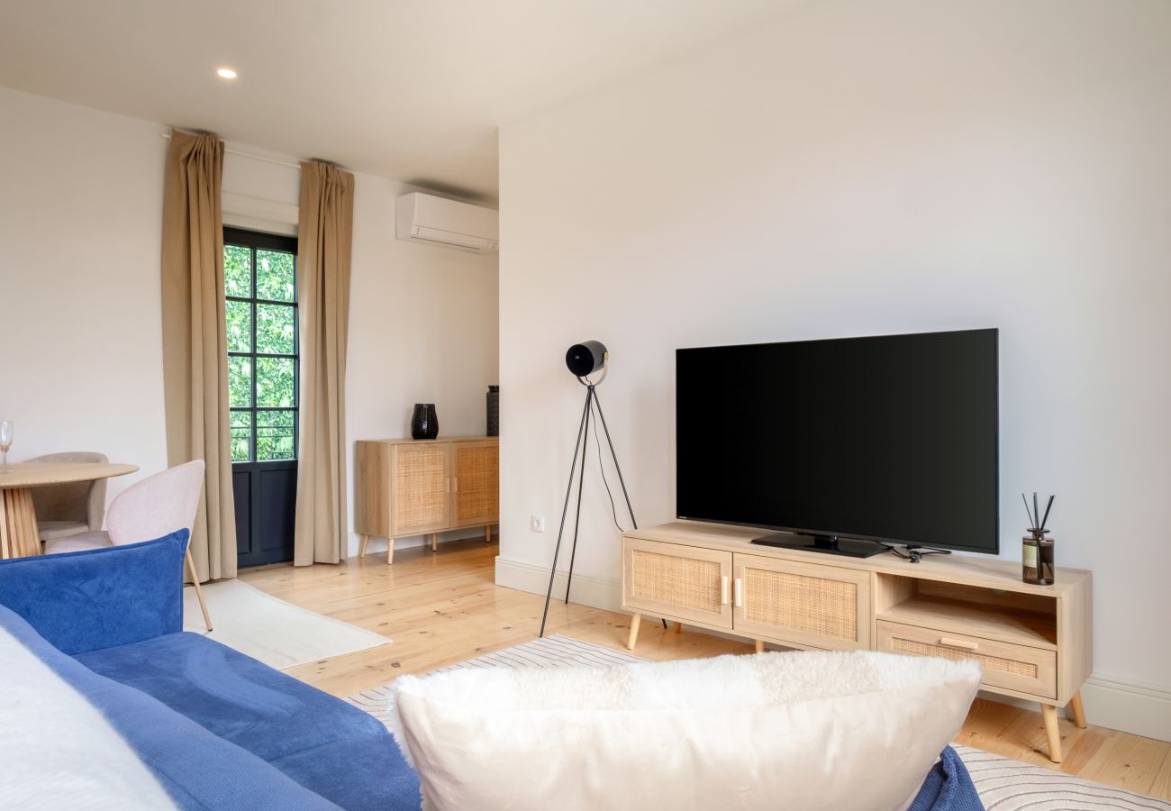 Apartment in Porto - Art Deco 42 Luxury 2BR Apartment Downtown Metro AC