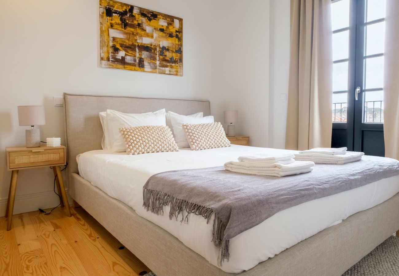 Apartment in Porto - Art Deco 42 Luxury 2BR Apartment Downtown Metro AC
