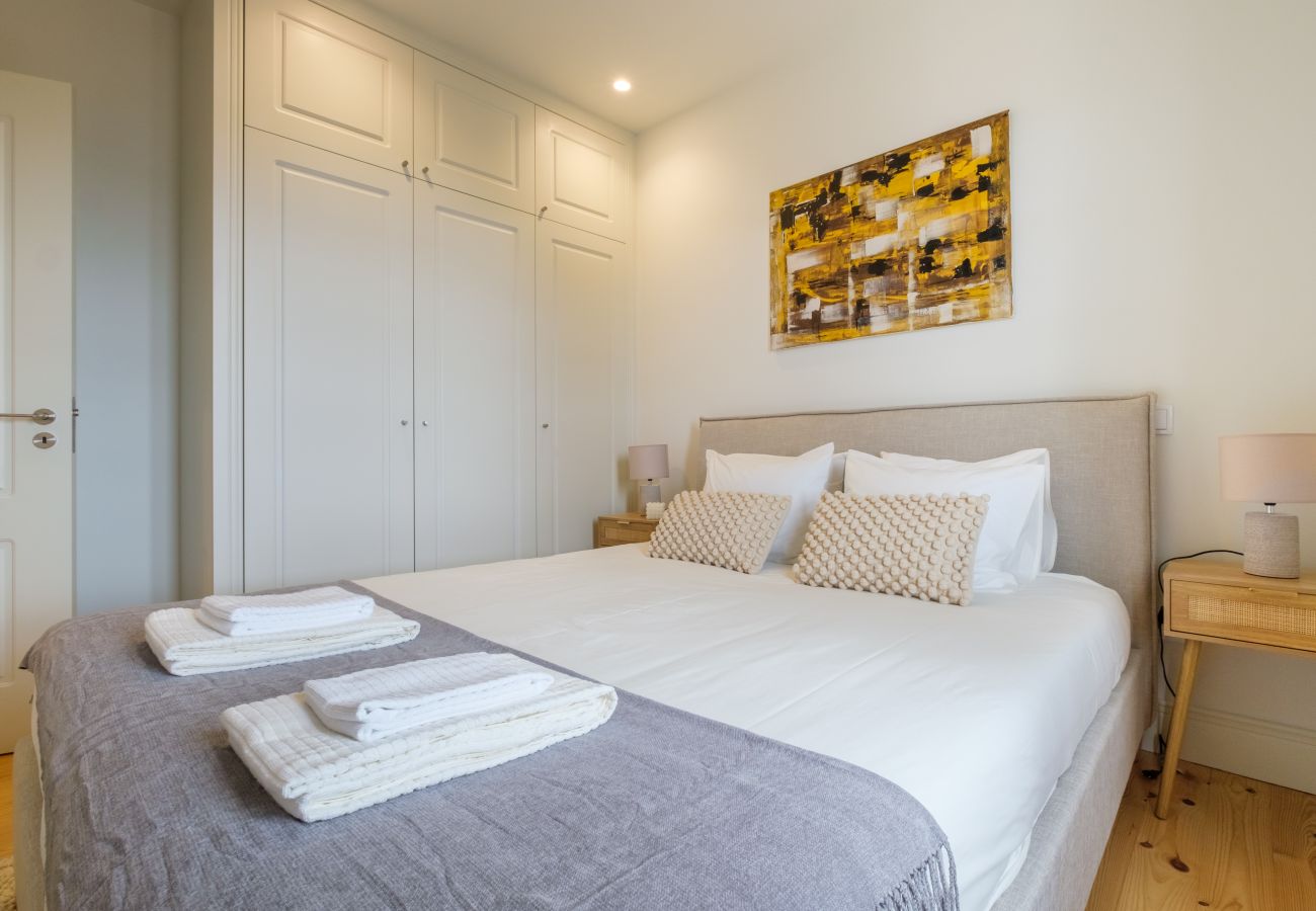 Apartment in Porto - Art Deco 42 Luxury 2BR Apartment Downtown Metro AC