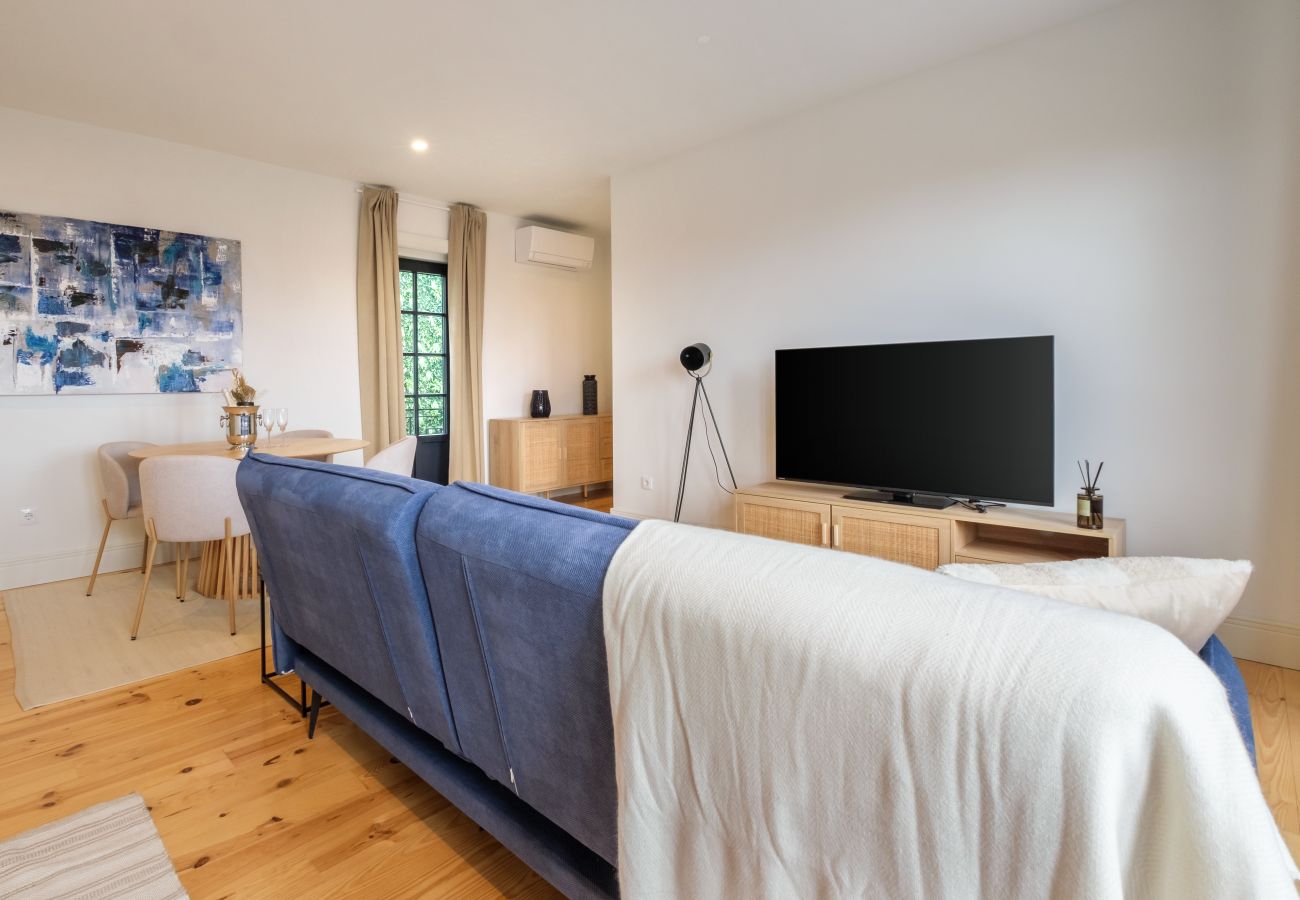 Apartment in Porto - Art Deco 42 Luxury 2BR Apartment Downtown Metro AC