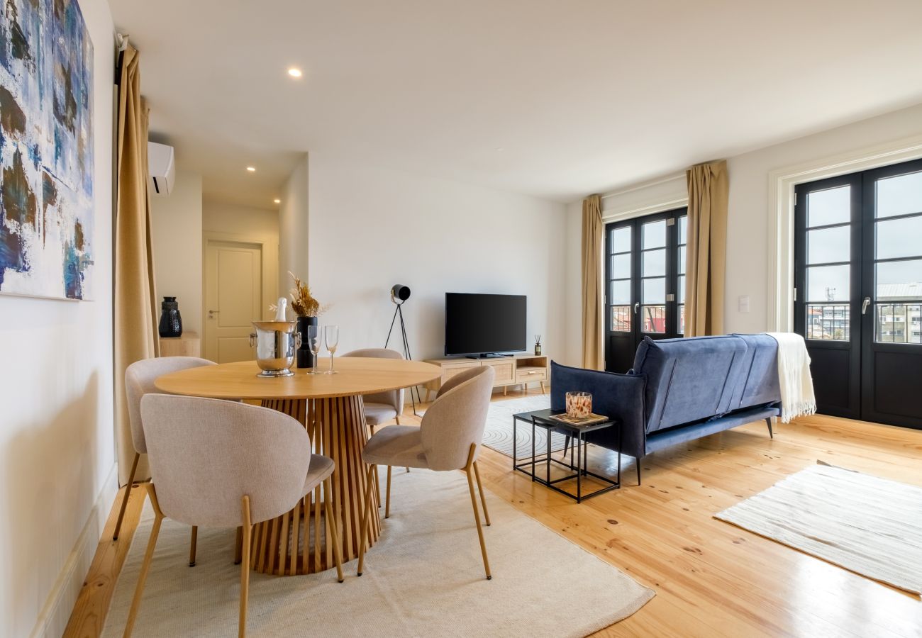 Apartment in Porto - Art Deco 42 Luxury 2BR Apartment Downtown Metro AC