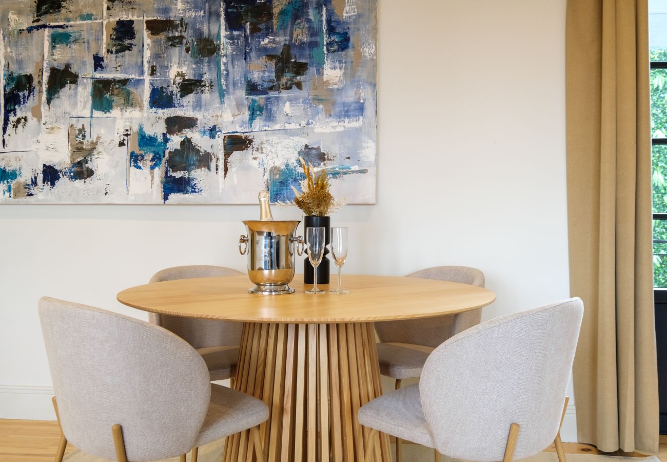 Apartment in Porto - Art Deco 42 Luxury 2BR Apartment Downtown Metro AC