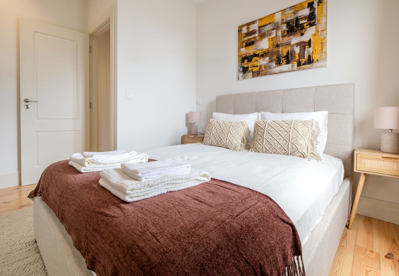 Apartment in Porto - Art Deco 42 Luxury 2BR Apartment Downtown Metro AC
