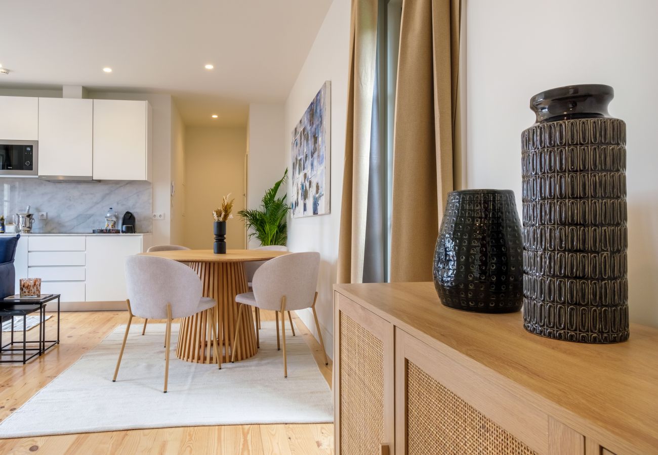 Apartment in Porto - Art Deco 42 Luxury 2BR Apartment Downtown Metro AC