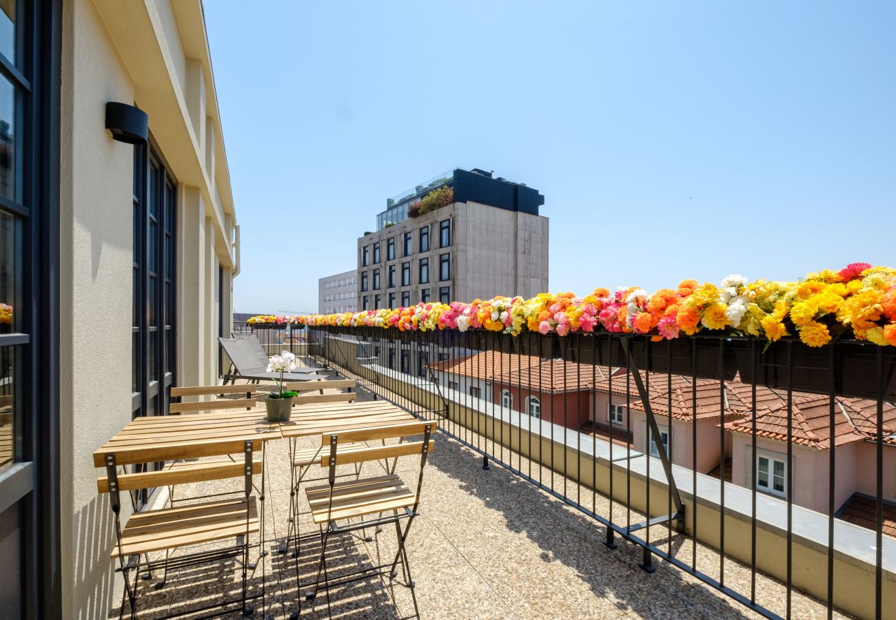 Apartment in Porto - Art Deco 42 Luxury 2BR Apartment Downtown Metro AC