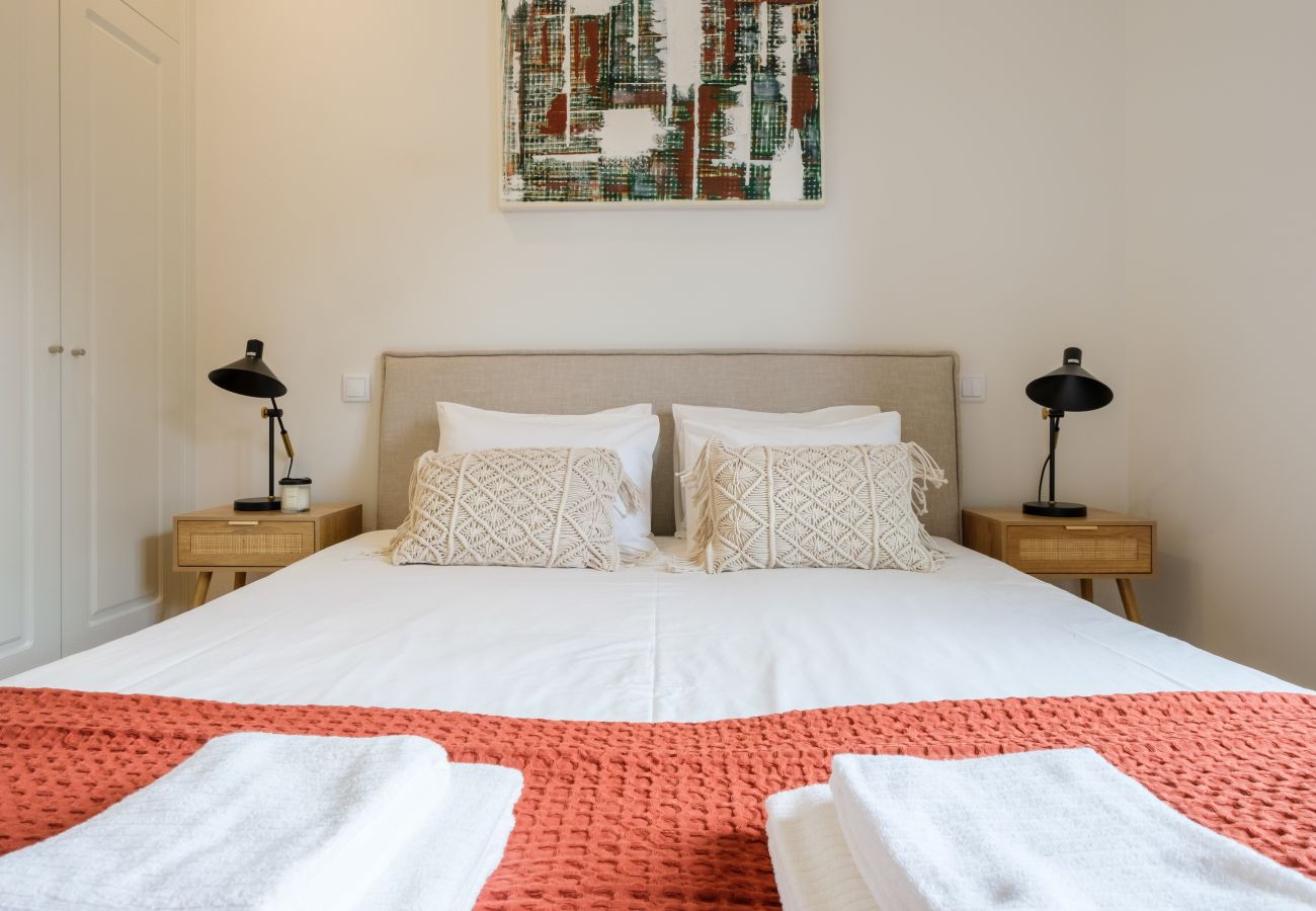 Apartment in Porto - Art Deco 23 Luxury 2BR Apartment Downtown Metro AC