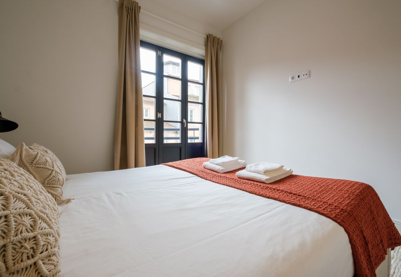 Apartment in Porto - Art Deco 23 Luxury 2BR Apartment Downtown Metro AC