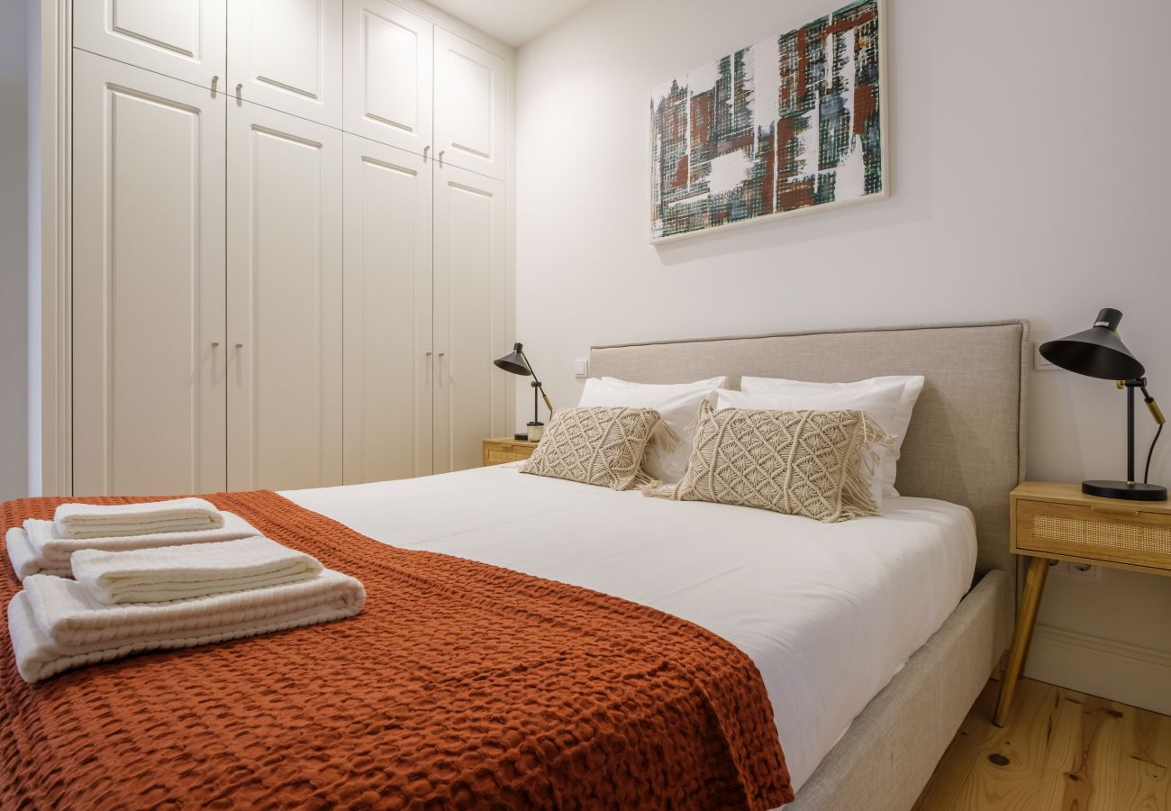 Apartment in Porto - Art Deco 23 Luxury 2BR Apartment Downtown Metro AC