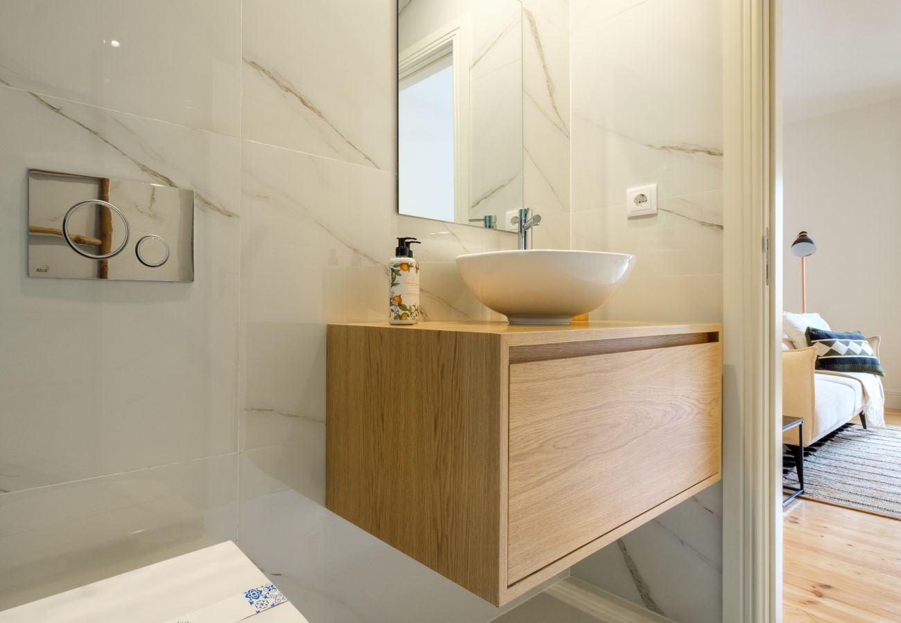 Apartment in Porto - Art Deco 23 Luxury 2BR Apartment Downtown Metro AC