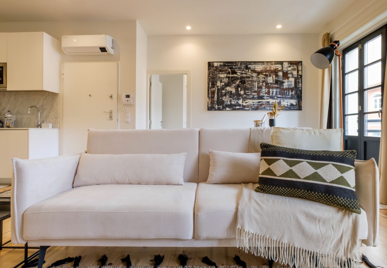 Apartment in Porto - Art Deco 23 Luxury 2BR Apartment Downtown Metro AC