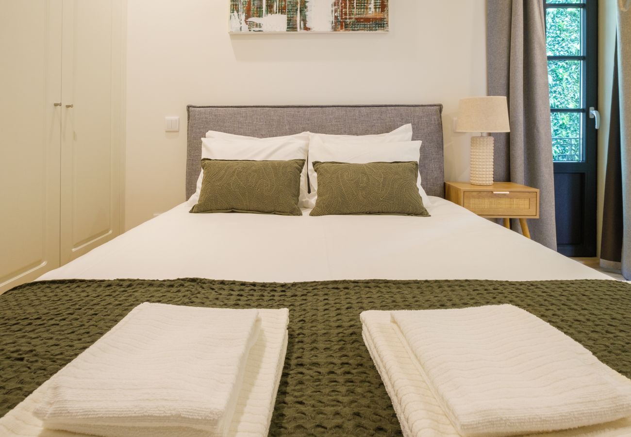 Apartment in Porto - Art Deco 23 Luxury 2BR Apartment Downtown Metro AC