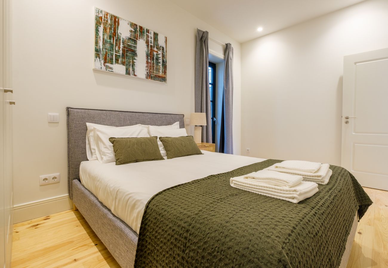 Apartment in Porto - Art Deco 23 Luxury 2BR Apartment Downtown Metro AC