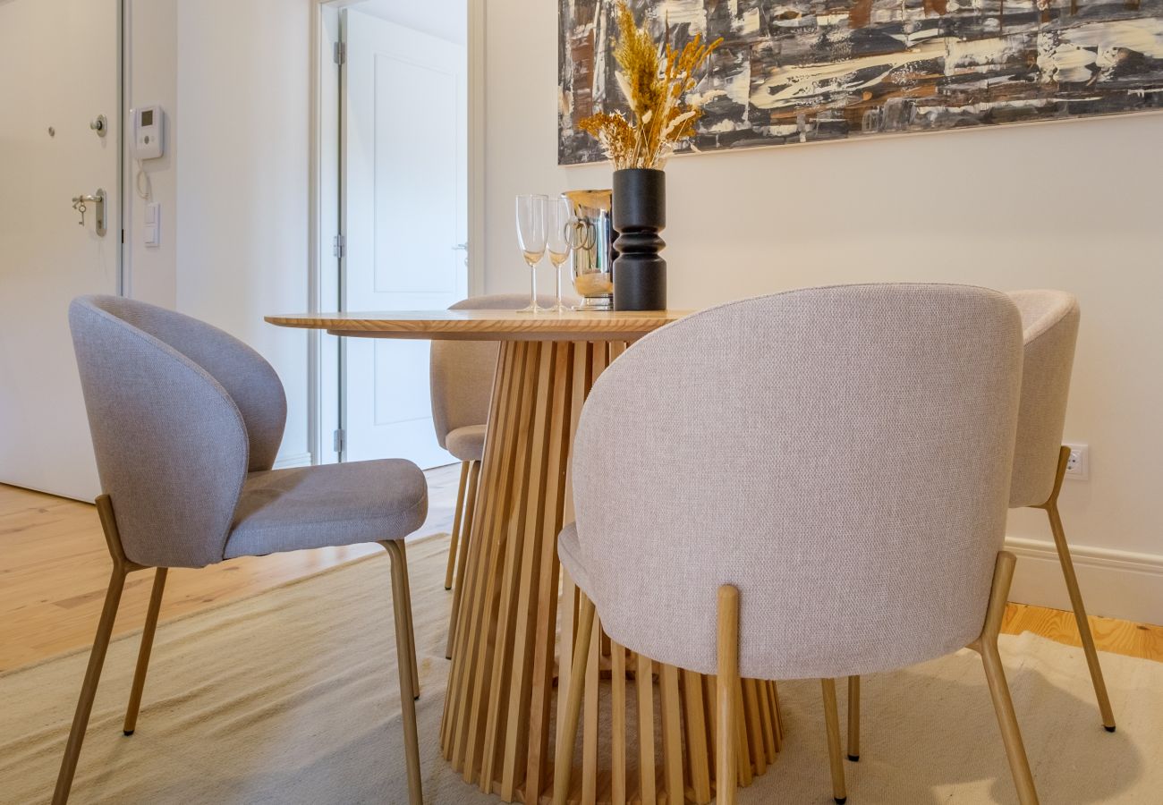 Apartment in Porto - Art Deco 23 Luxury 2BR Apartment Downtown Metro AC