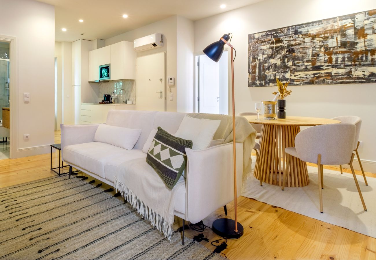 Apartment in Porto - Art Deco 23 Luxury 2BR Apartment Downtown Metro AC