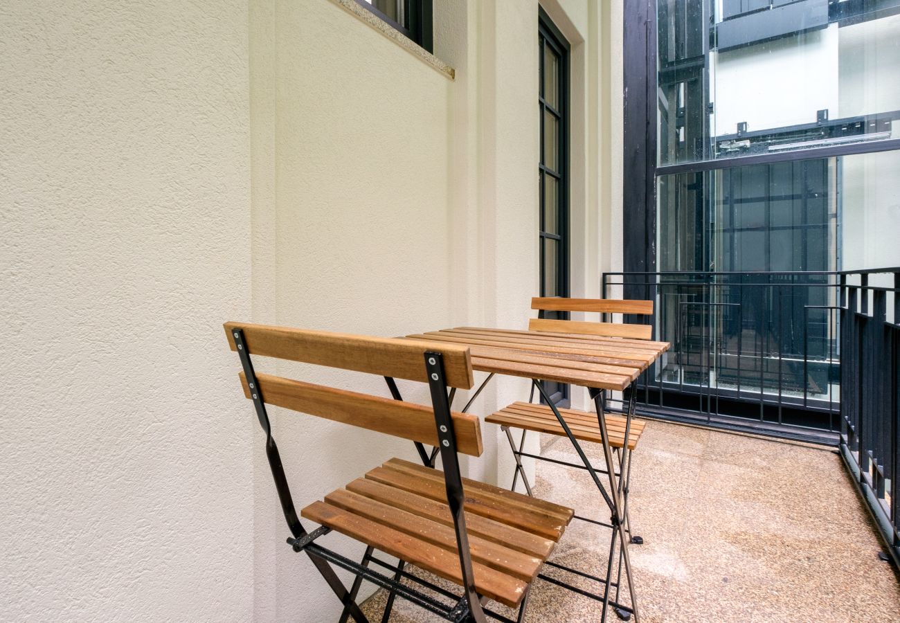 Apartment in Porto - Art Deco 23 Luxury 2BR Apartment Downtown Metro AC