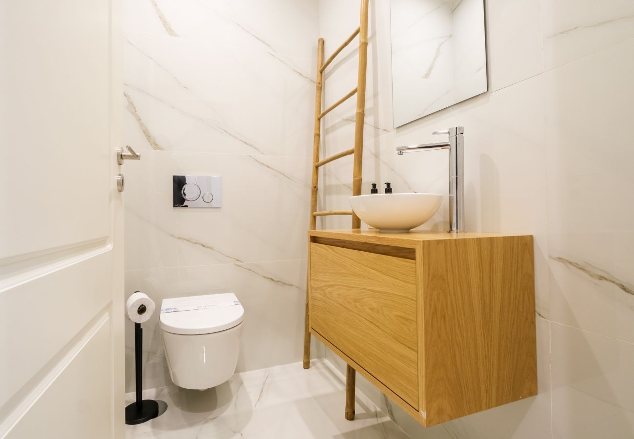 Apartment in Porto - Art Deco 11 Luxury 2BR Apartment Downtown Metro AC