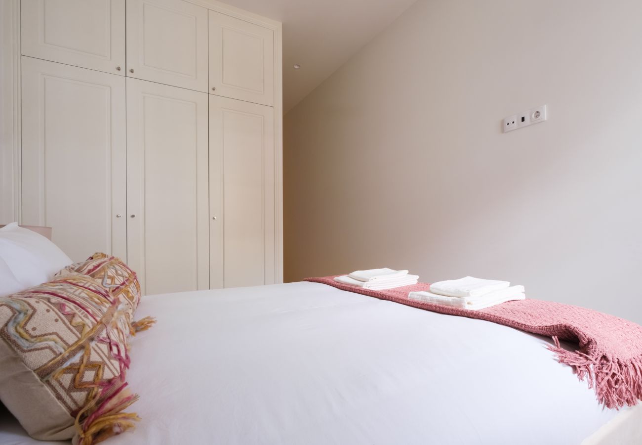 Apartment in Porto - Art Deco 21 Luxury 2BR Apartment Downtown Metro AC