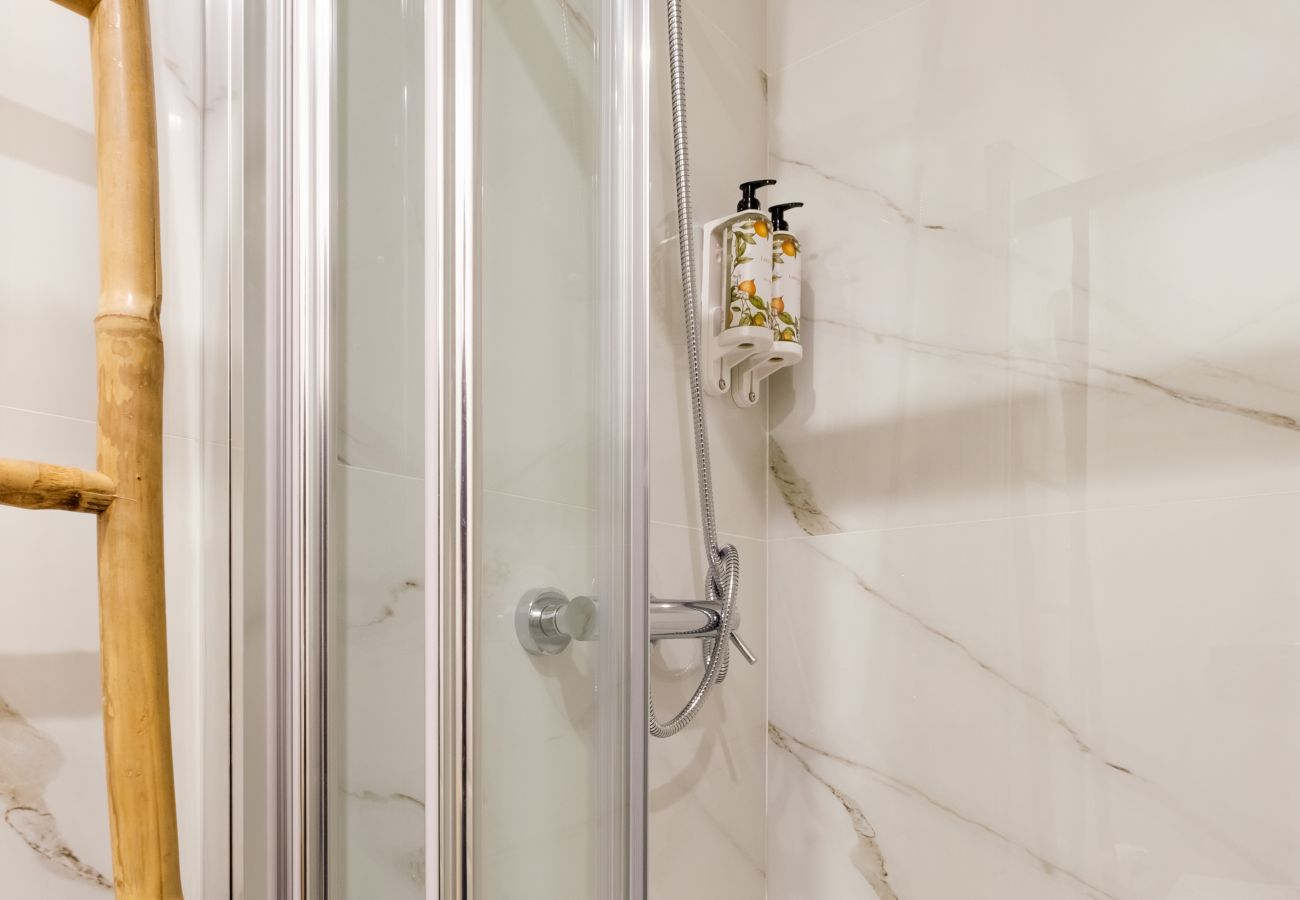 Apartment in Porto - Art Deco 21 Luxury 2BR Apartment Downtown Metro AC