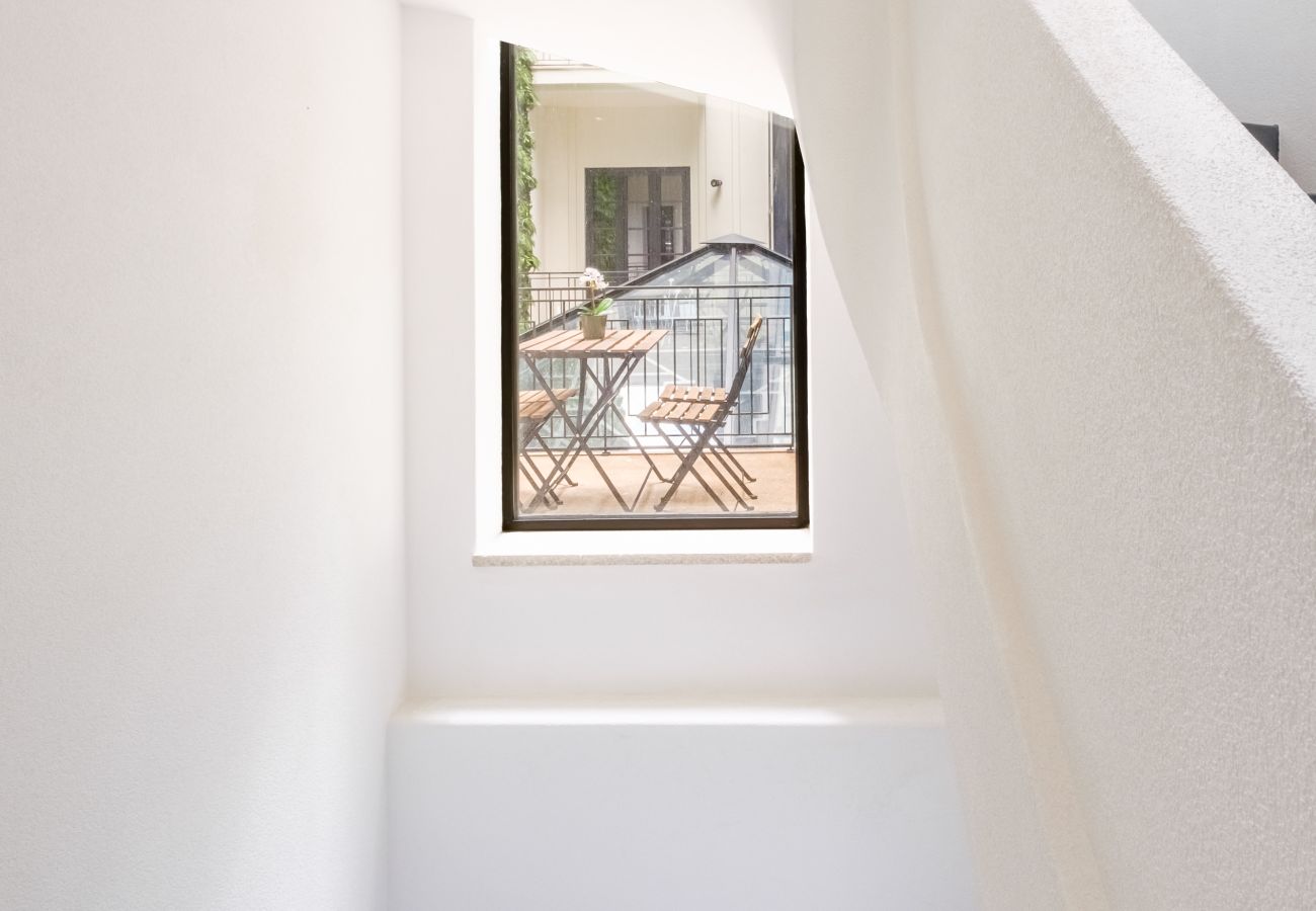 Apartment in Porto - Art Deco 21 Luxury 2BR Apartment Downtown Metro AC