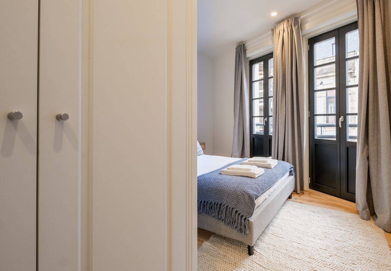 Apartment in Porto - Art Deco 21 Luxury 2BR Apartment Downtown Metro AC