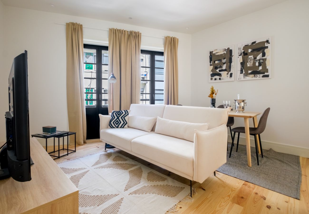 Apartment in Porto - Art Deco 21 Luxury 2BR Apartment Downtown Metro AC