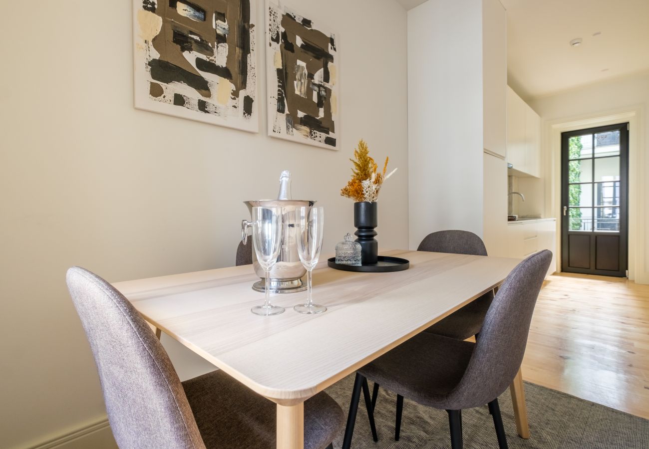 Apartment in Porto - Art Deco 21 Luxury 2BR Apartment Downtown Metro AC
