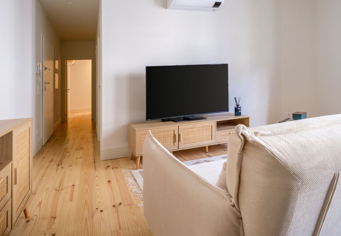 Apartment in Porto - Art Deco 21 Luxury 2BR Apartment Downtown Metro AC