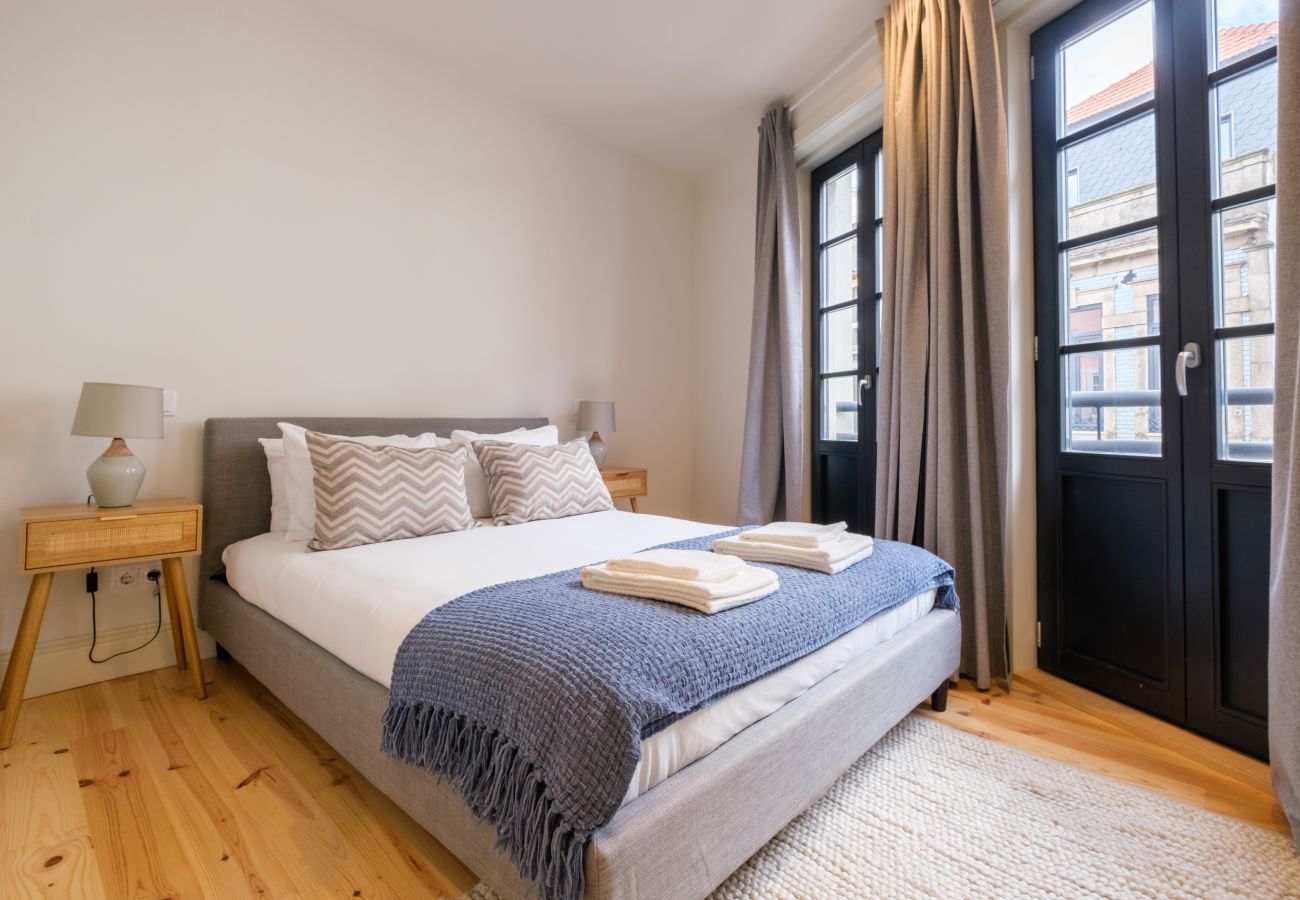 Apartment in Porto - Art Deco 21 Luxury 2BR Apartment Downtown Metro AC