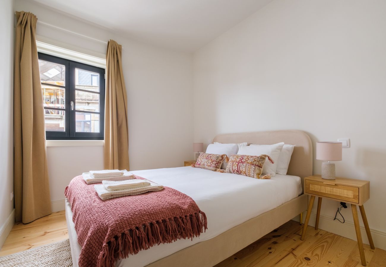 Apartment in Porto - Art Deco 21 Luxury 2BR Apartment Downtown Metro AC