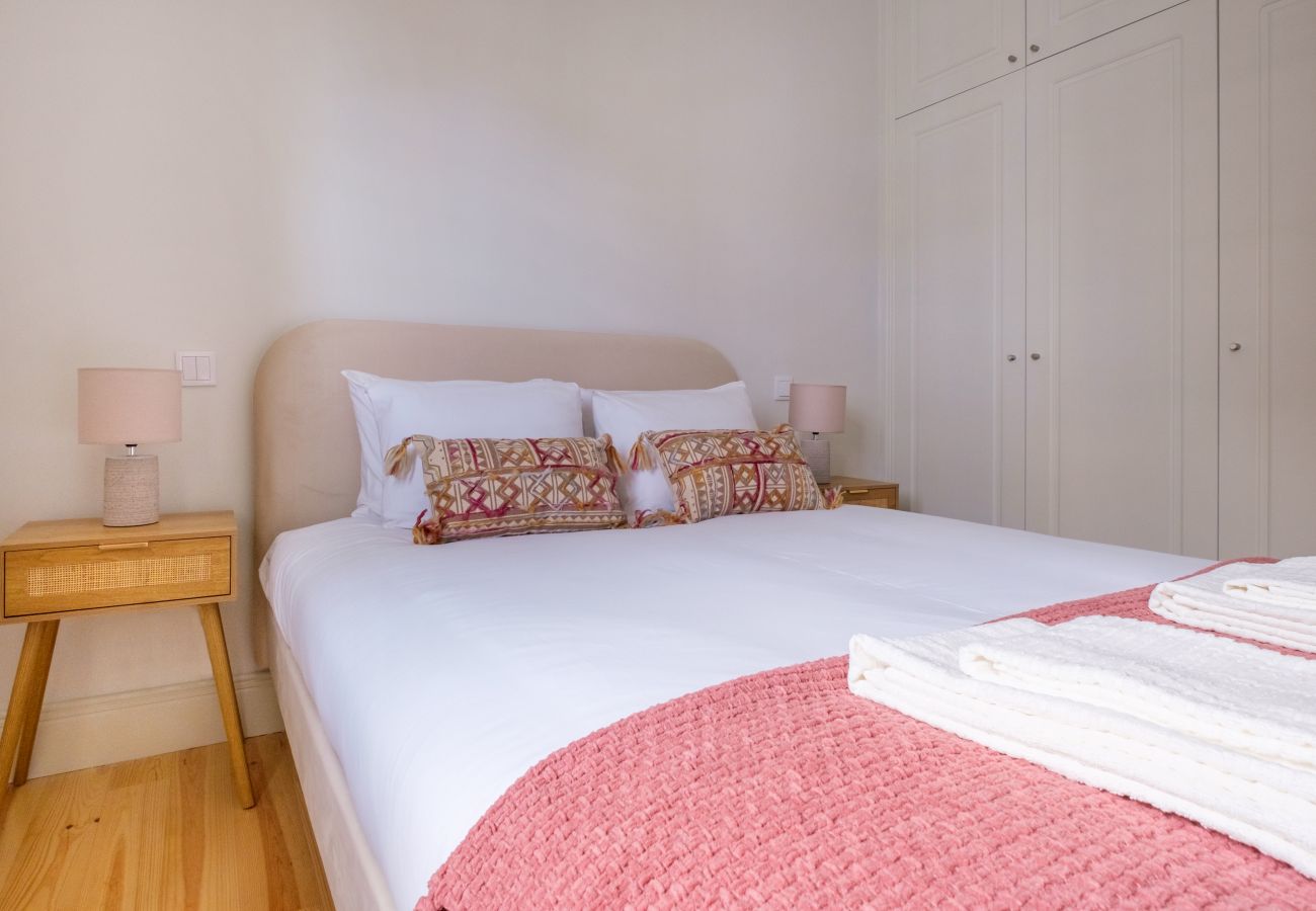 Apartment in Porto - Art Deco 21 Luxury 2BR Apartment Downtown Metro AC