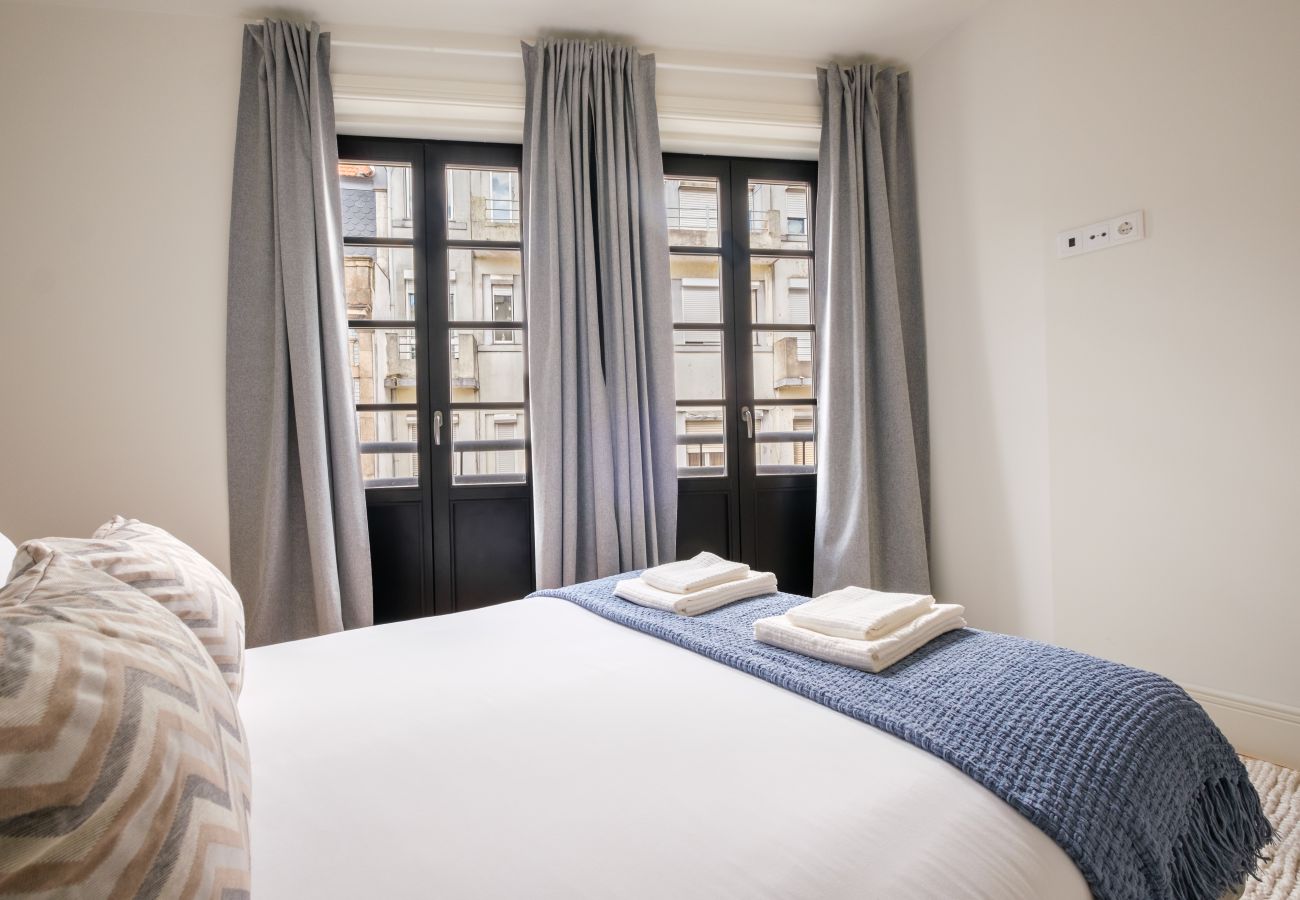 Apartment in Porto - Art Deco 21 Luxury 2BR Apartment Downtown Metro AC