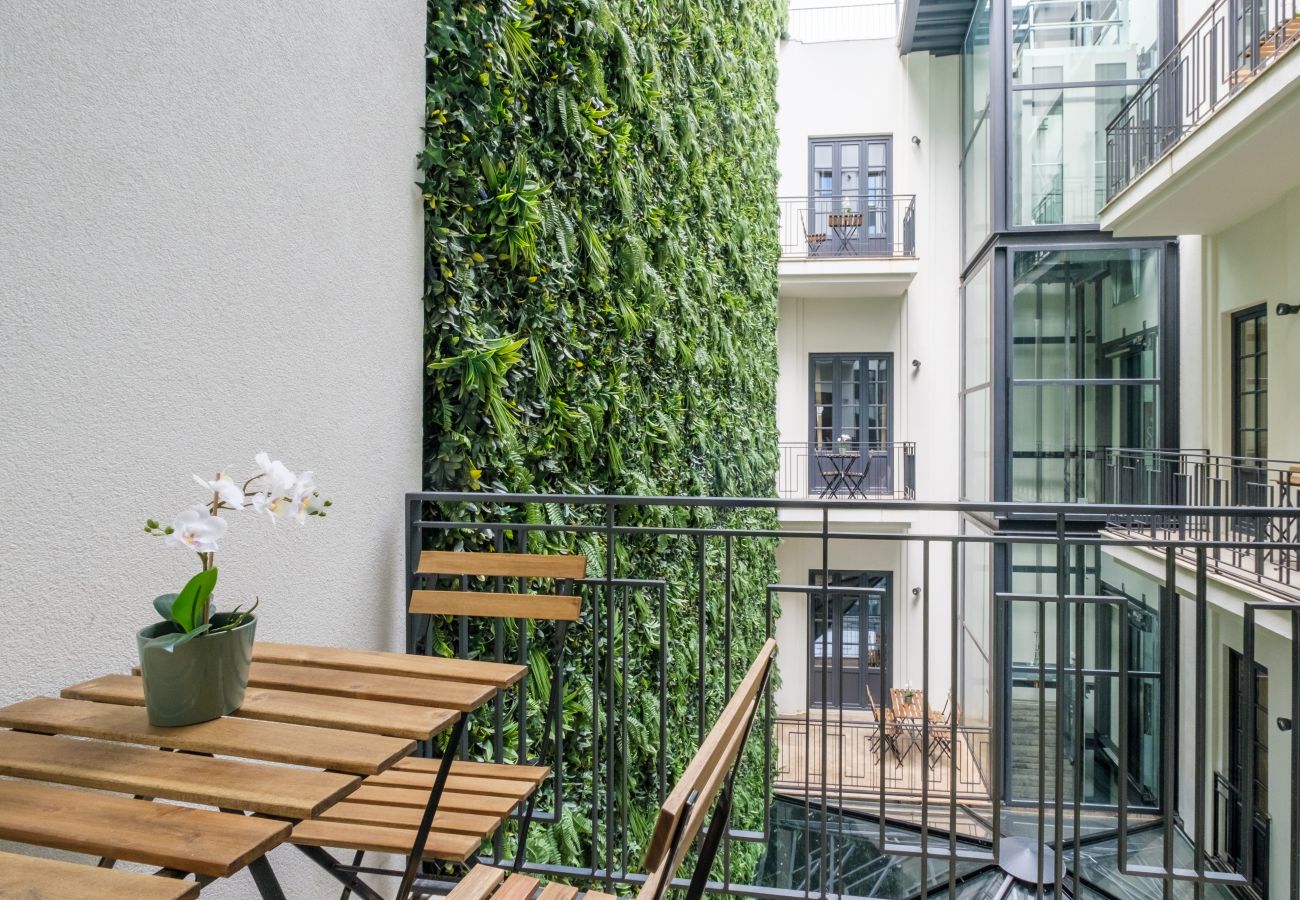 Apartment in Porto - Art Deco 21 Luxury 2BR Apartment Downtown Metro AC