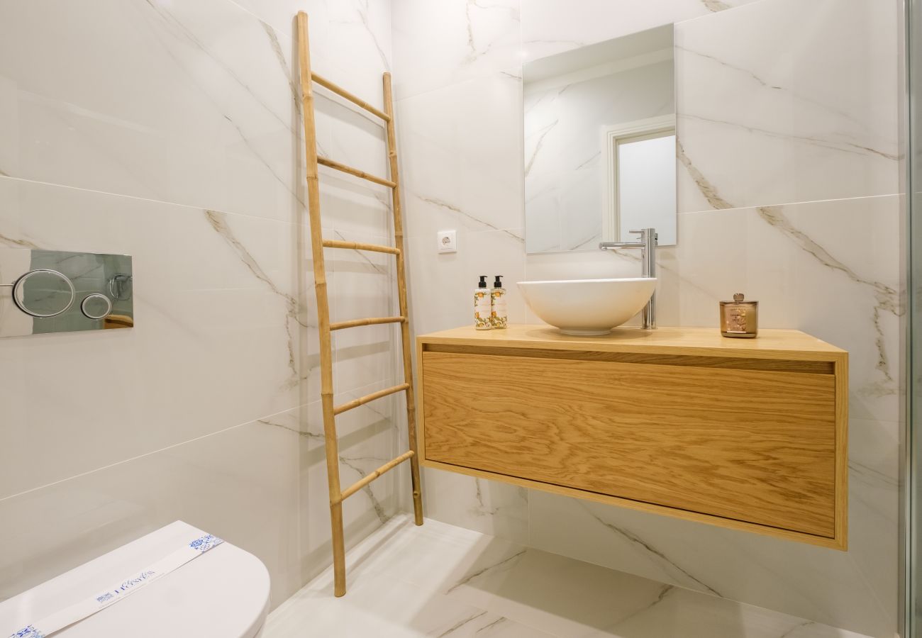 Apartment in Porto - Art Deco 14 Luxury  Apartment Downtown Metro AC