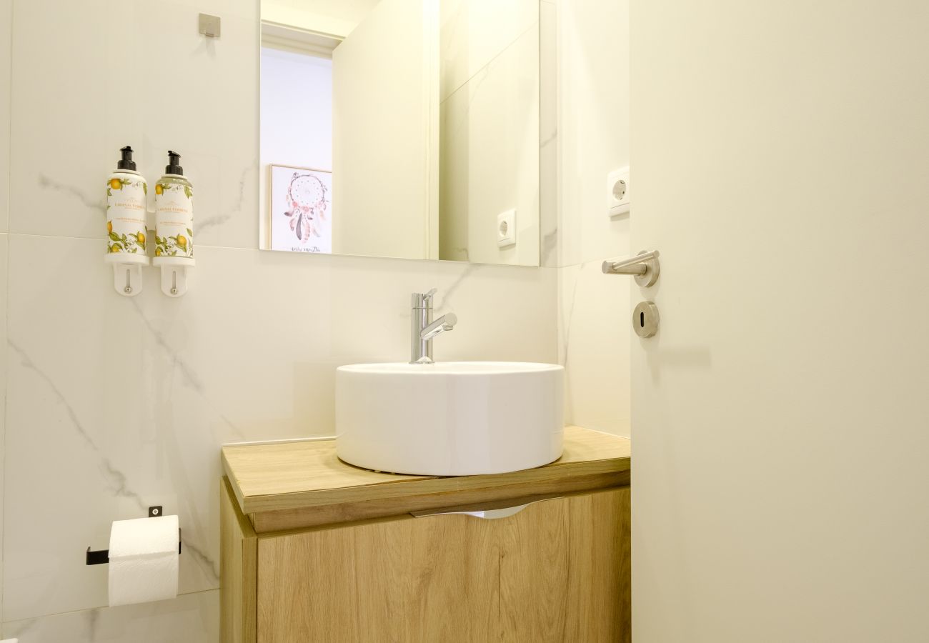 Apartment in Porto - Magnolia 1 Luxury with AC Metro Downtown Porto