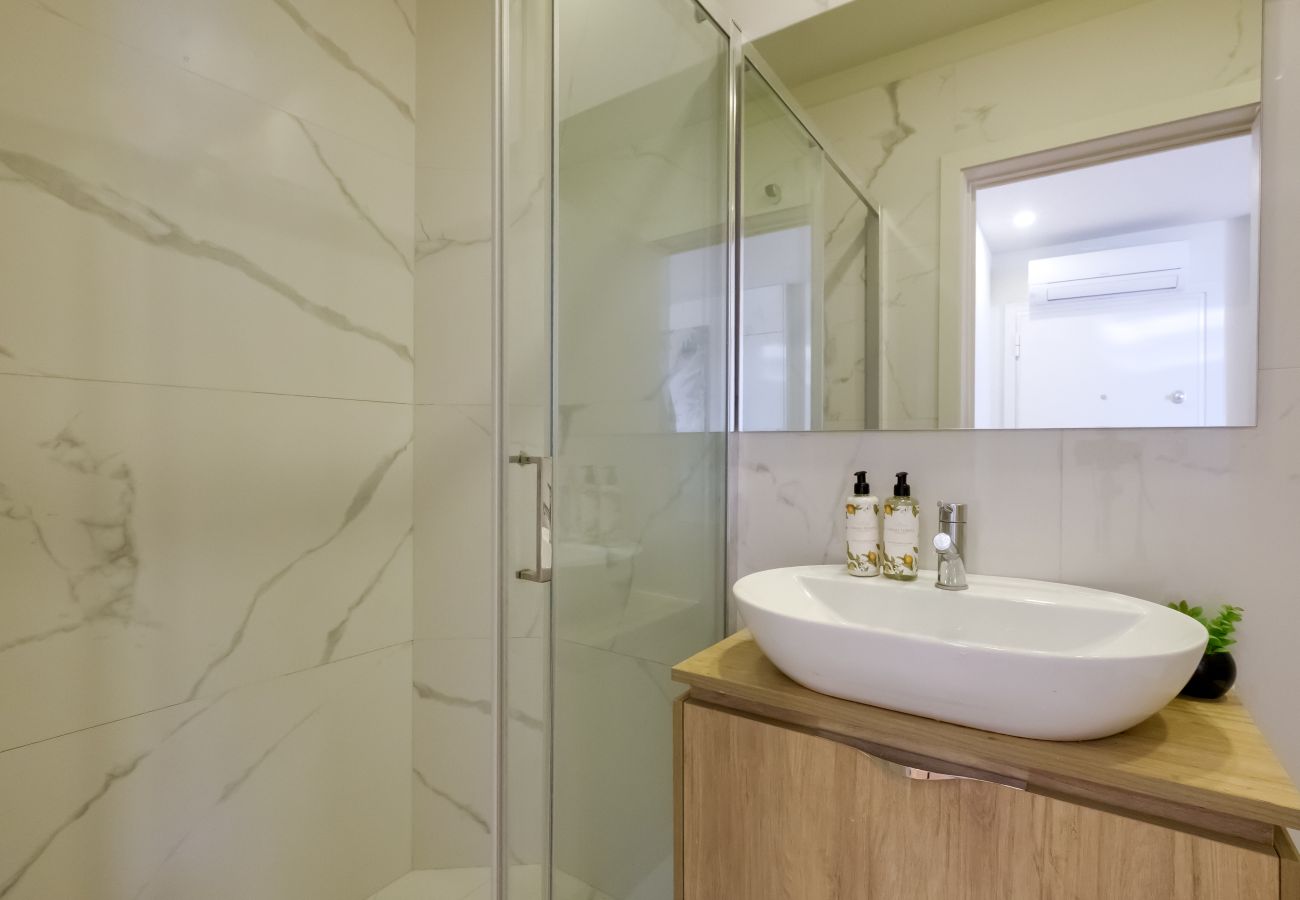 Apartment in Porto - Magnolia 3 Luxury with AC Metro Downtown Porto