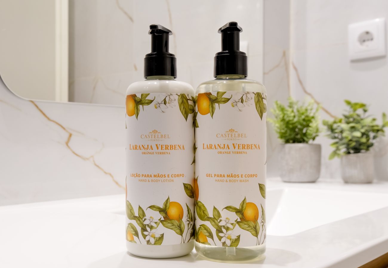 Apartment in Porto - Luxury Style 8 with A/C Downtown Porto near Metro