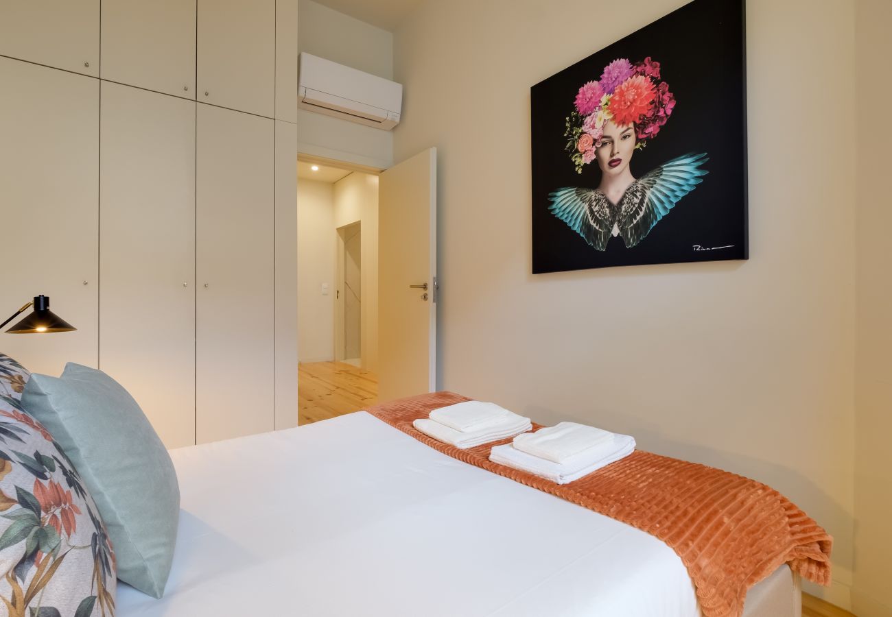 Apartment in Porto - Luxury Style 8 with A/C Downtown Porto near Metro