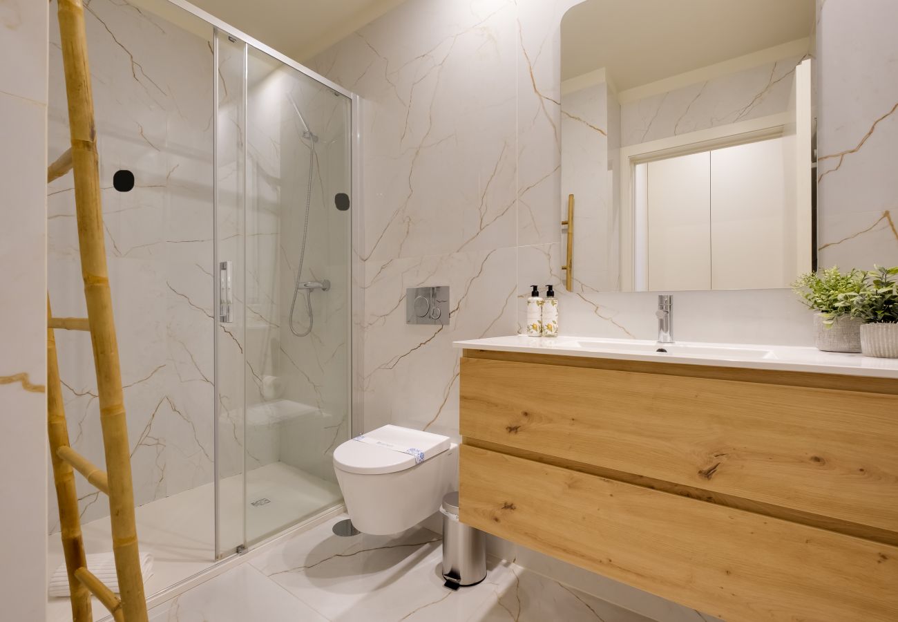 Apartment in Porto - Luxury Style 8 with A/C Downtown Porto near Metro