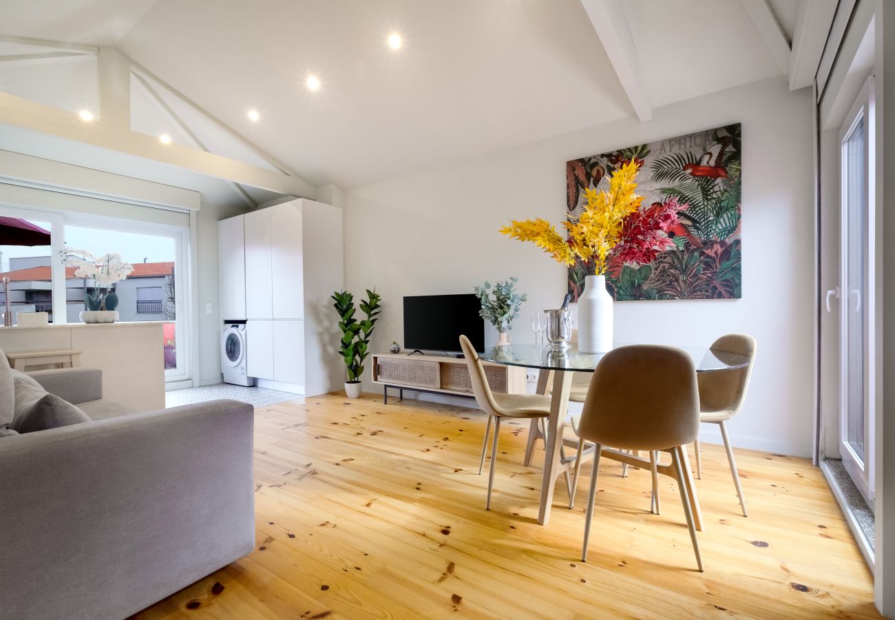 Apartment in Porto - Magnolia 6 Luxury with AC Metro Downtown Porto